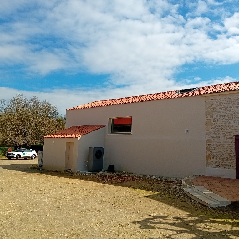 Grange piscine local technique