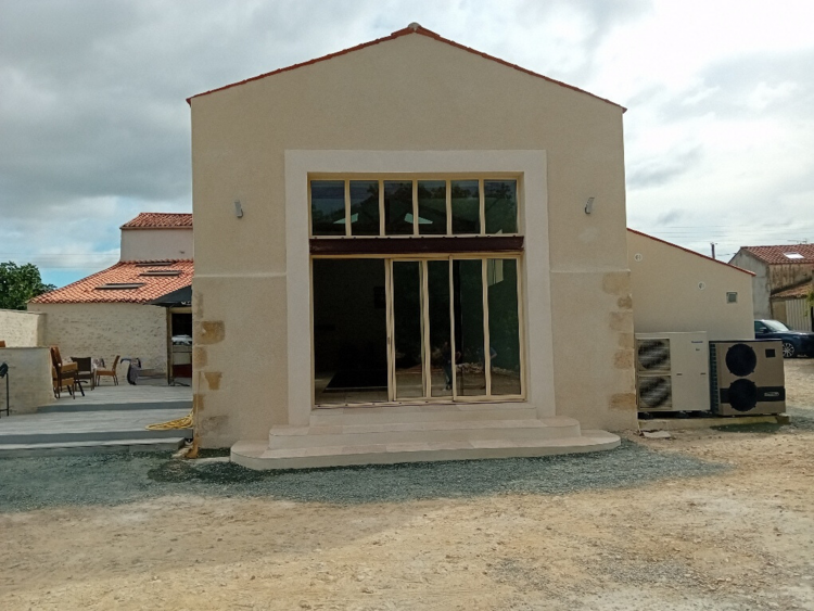 Grange piscine façade